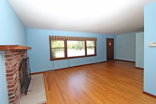 681 Stearns Rd, Hanover Park, IL 60103-4503