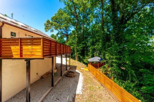 517 Hascall Rd, Atlanta GA  30309-2227 exterior