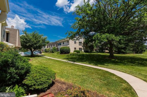 22 Valleybrook Dr, Lancaster PA  17601-4623 exterior