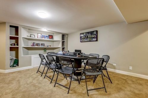 6919 Fieldstone Dr, Willowbrook IL  60527-5295 exterior