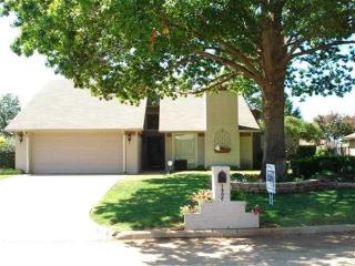 1906 Crestline Dr, Duncan, OK 73533-1233