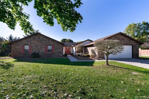 1125 Blue Jay Dr, Enon, OH 45323-9733