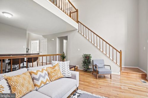 8166 Cliffview Ave, Springfield VA  22153-2622 exterior