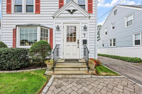7 Vail St, Norwalk, CT 06850-2012