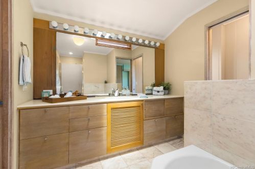 2659 Tantalus Dr, Honolulu HI  96813-1202 exterior