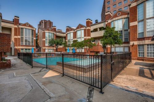 3100 Cole Ave, Dallas TX  75204-1139 exterior