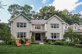 174 Parkwood Rd, Fairfield, CT 06824-7631
