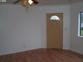 255 F St, Halsey, OR 97348-9658