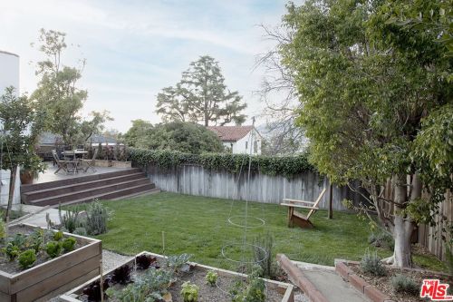 1410 Stanford Dr, Glendale CA  91205-3615 exterior