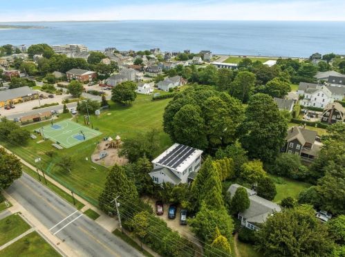 172 Boon St, South Kingstown, RI 02882-3747
