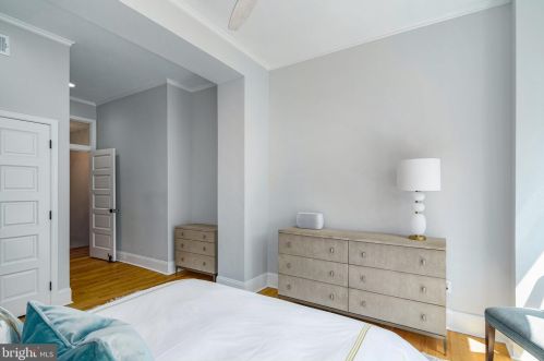 279 5 St, Philadelphia PA 19106-3715 exterior