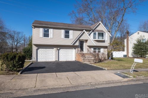 23 Cottonwood Ct, Edison, NJ 08820-1253