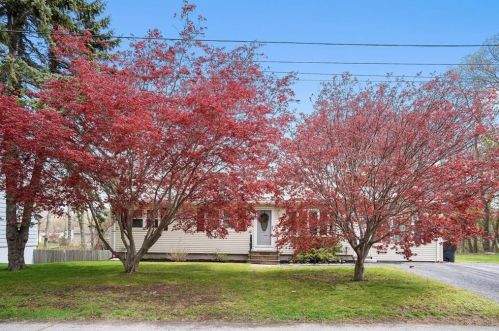 64 Jennie Ln, Warwick, RI 02889-3227