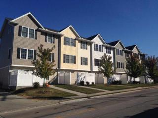 320 29th St, Davenport, IA 52803-1609