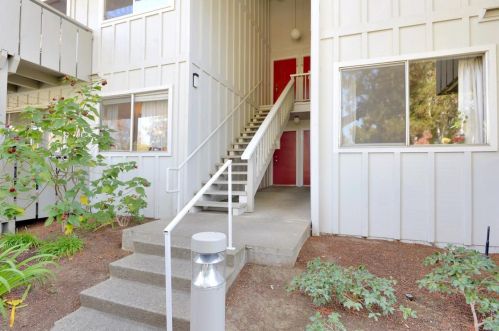 255 Rengstorff Ave, Mountain View, CA 94040-1773