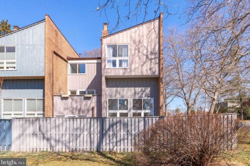 11562 Links Dr, Herndon, VA 20190-4821