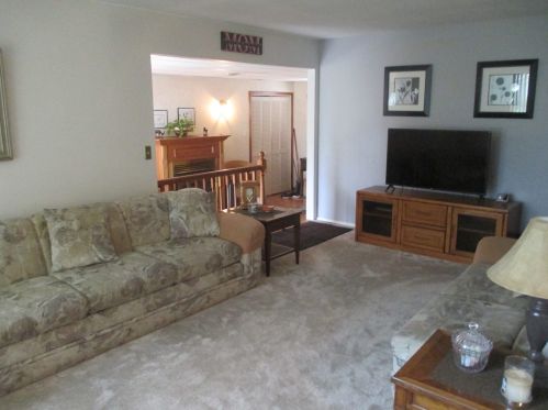 334 Shawnee Dr, Carol Stream IL  60188-1962 exterior