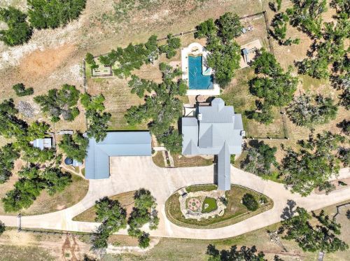 825 Heather Hills Dr, Mount Sharp, TX 78620-3220
