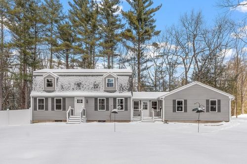 12 Oak Ridge Rd, Sandown, NH 03873-2403