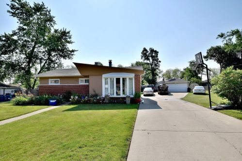 725 Linda Ln, Addison, IL 60101-1312