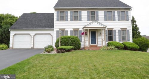 753 Chesterbrook Dr, York, PA 17406-7909