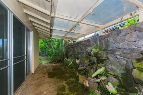 4611 Farmers Rd, Honolulu HI  96816-5218 exterior