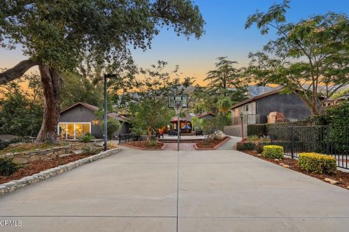 2512 Rockdell St, Glendale CA 91214-2221 exterior