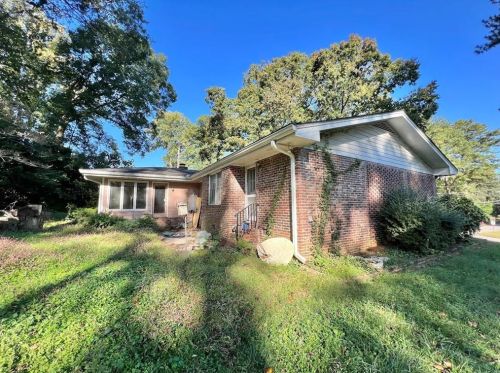 3011 Belingham Dr, Atlanta GA  30345-1506 exterior