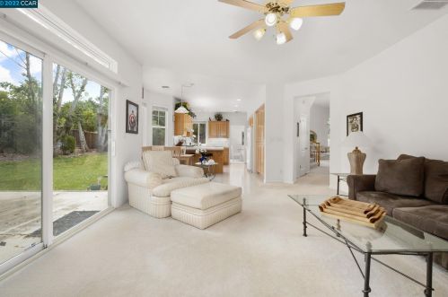 1969 Holly Creek Pl, Concord, CA 94521-1550