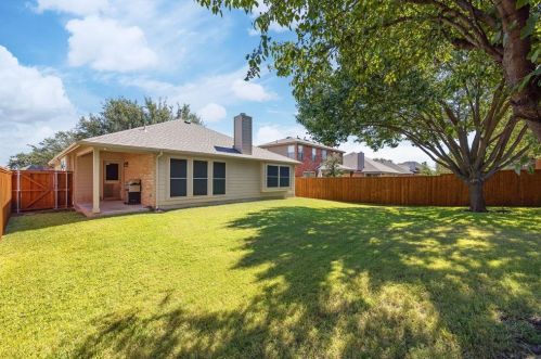 7227 Hillshire Ln, Garland TX  75048-5647 exterior