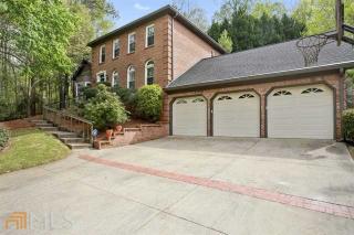80 Skyland Dr, Roswell, GA 30075-4881
