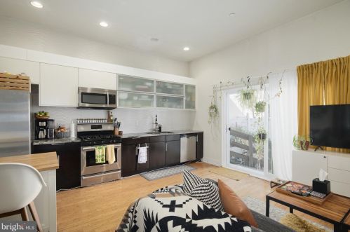 1623 Fairmount Ave, Philadelphia, PA 19130-2836
