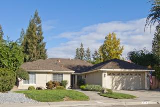 878 Catalina Cir, Fresno, CA 93730-0856