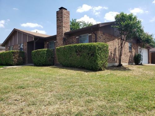 6400 Melinda Ct, Fort Worth TX  76148-3242 exterior