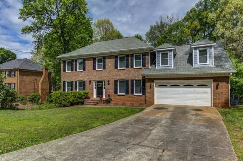 3867 Cynthia Way, Lilburn, GA 30047-2383