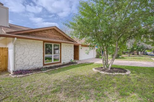 8408 Cayuga Dr, Austin TX 78749-3972 exterior