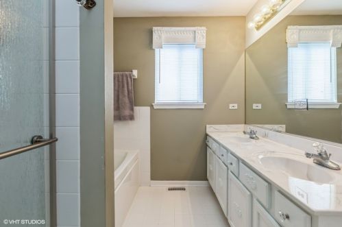 1548 Autumncrest Dr, Bull Valley IL  60014-2942 exterior