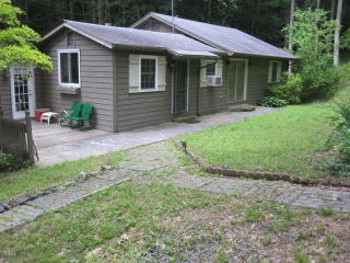 654 Courtney Ln, Vilas, NC 28692-9591