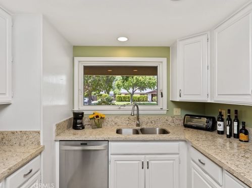 5550 Gloucester Way, Riverside CA  92506-3425 exterior