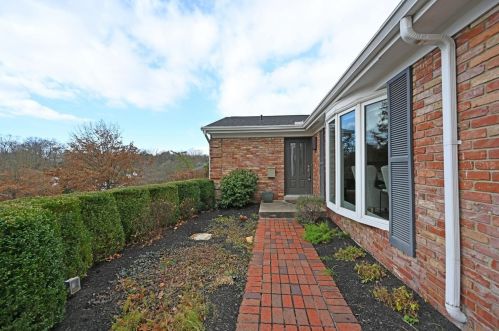 1019 Grandin Ridge Dr, Cincinnati, OH 45208-3419