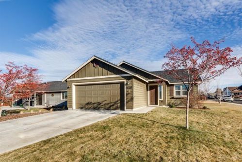 2620 3 St, Eagle Crest OR  97756-0245 exterior