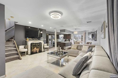 323 Malcolm Ave, Outwater, NJ 07026-1148