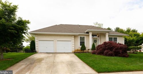 8 Douglas Ln, Lumberton Township, NJ 08048-4545