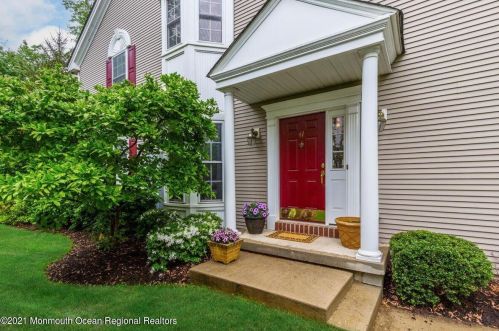 41 Ironwood Ct, Middletown, NJ 07748-1915