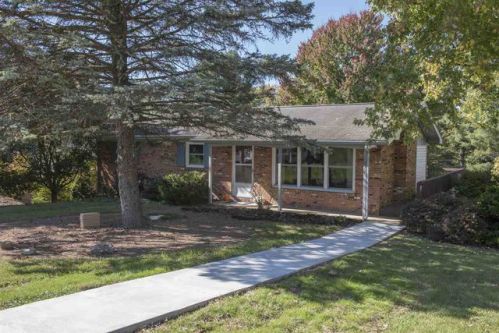 1027 Waterman Dr, Harrisonburg, VA 22802-5634