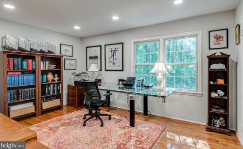 2333 Rosedown Dr, Herndon VA  20191-1631 exterior
