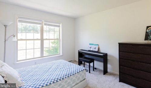 673 Royal Vw Dr, Lancaster PA  17601-2873 exterior