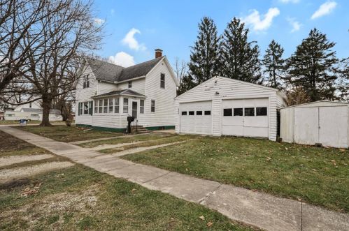866 Center St, Paxton, IL 60957-1352