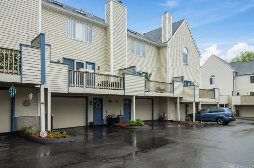 73 Cedarcrest Ct, Huntington CT  06484-3858 exterior