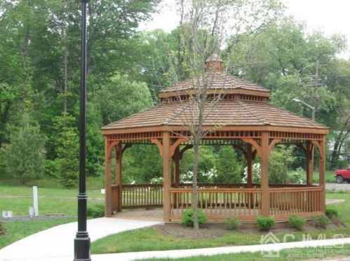155 Liddle Ave, Edison, NJ 08837-3153
